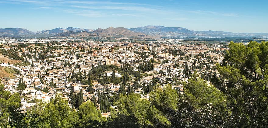 Comerciantes, hosteleros y guías turísticos unen sus fuerzas, nace el primer ‘Free Tour’ oficial de Granada